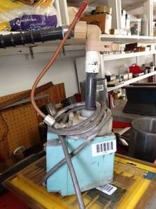 lot 1133 image: Little Giant Pump