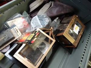 lot 1156 image: Outdoor Lights  Gauge  Misc Lot