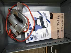 lot 1158 image: Pneumatic Brad Gun and Metal Shear 