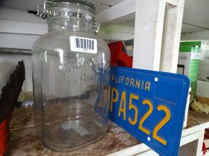 lot 1210 image: Well Sealed 123 Oz Jar and California Tag