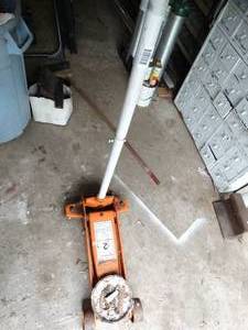 lot 1246 image: Large 2 Ton Hydraulic Floor Jack  Tested and Working