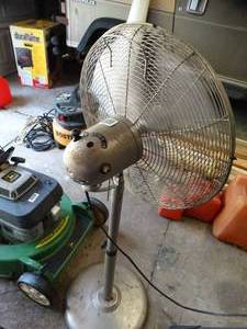 lot 1256 image: Working Metal Floor Oscillating Fan
