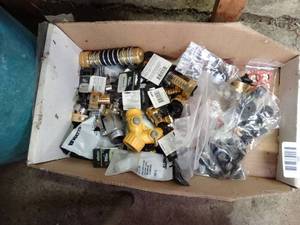 lot 1306 image: Lot of Misc Hose Parts