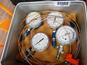 lot 1295 image: Lot of 4 High Pressure Gauges and More