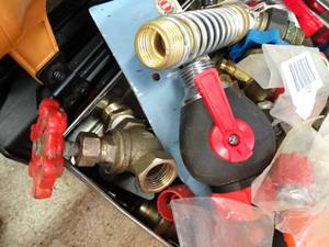 lot 1291 image: Lot of Water Valves and Hose Parts