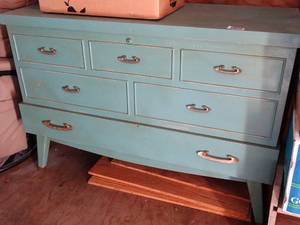 lot 1311 image: Vintage Dresser