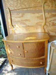 lot 1323 image: Antique Birds-Eye Maple wash stand