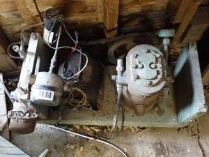 lot 1379 image: Misc Electric Pump