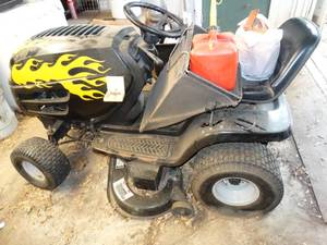 lot 1380 image: Troy-Bilt Gardenway Riding Mower