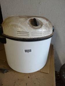 lot 1392 image: Vintage White Enameled Electric Tabletop Kenmore Washer w Paddle