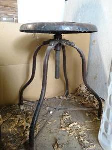 lot 1400 image: Adjustable Metal Shop Stool