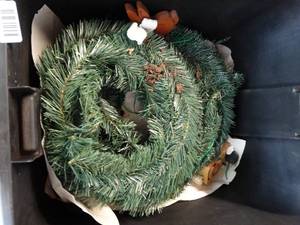 lot 1398 image: Wreaths and Lights in Tub