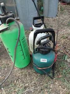 lot 1418 image: Lot of 2 Pump Sprayers