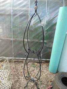 lot 1421 image: Folding Decorative Metal Plant Hanger