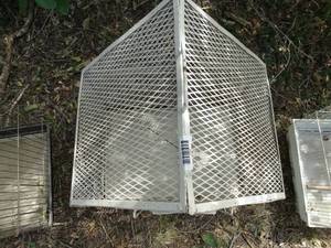 lot 1428 image: Quality Metal Bird Cage