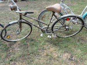 lot 1433 image: All-Pro Womens 3 Speed Vintage Bicycle