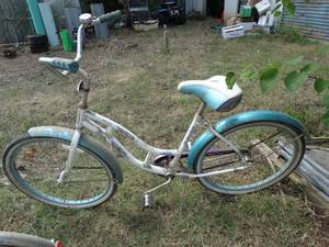 lot 1438 image: Schwinn Womens Cruiser 1 Speed Bicycle