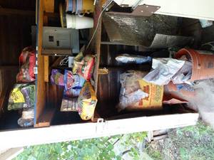 lot 1440 image: Lot of Fertilizer and Seed