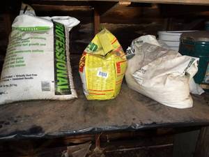 lot 1456 image: Yard Granules
