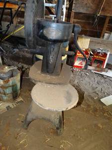 lot 1458 image: McCormick-Deering Hand Crank Cream Separator