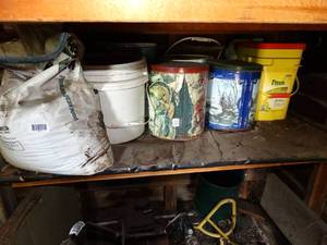lot 1462 image: Lot of Plant Food