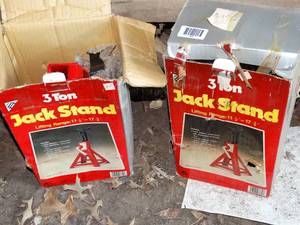 lot 1469 image: 2 - 3 Ton Jack Stands