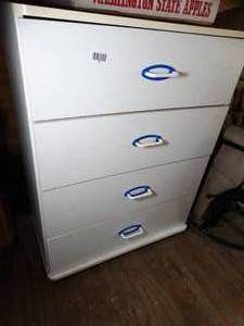 lot 1320 image: White Dresser
