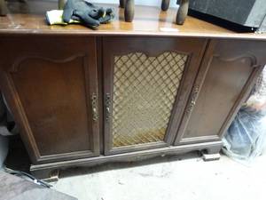lot 1359 image: Zenith Console Stereo  AMFM Radio and Turntable