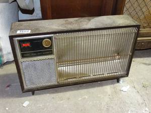 lot 1361 image: Electric Floor Heater