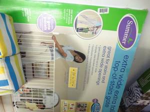lot 1367 image: Heavy Duty Dog Child Gate