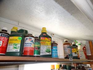 lot 1401 image: Lot of Garden Chemicals