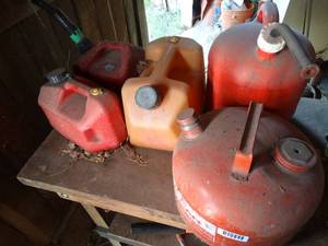 lot 1477 image: Small Gas Can Lot