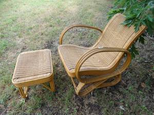lot 1549 image: Quality Wicker Chair and Foot Rest