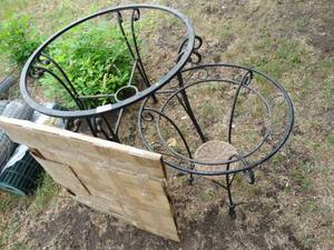 lot 1550 image: 2 Metal Rount tables w Glass