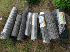 lot 1552 image: Large Variety of Chicken Wire& other poultry wire Rolls- Most are new-