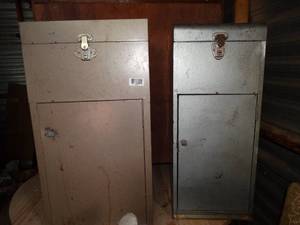 lot 1496 image: 2 Odd Metal Cabinets