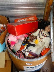 lot 1530 image: Small Drum of Vintage Toys