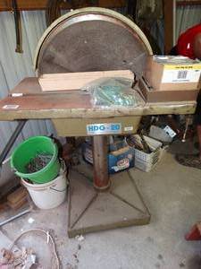 lot 1556 image: Heavy Duty 20 Disc Sander and Misc Contents on Top