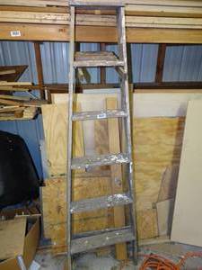 lot 1572 image: Wood Ladder