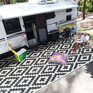 lot 7155 image: SAND MINE Reversible Mats, Plastic Straw Rug, Modern Area Rug, Large Floor Mat and Rug for Outdoors, RV, Patio, Backyard, Deck, Picnic, Beach, Trailer, Camping 9 x 18