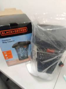 lot 7189 image: BLACKDECKER BDPC912 Outdoor Hanging Bug Zapper