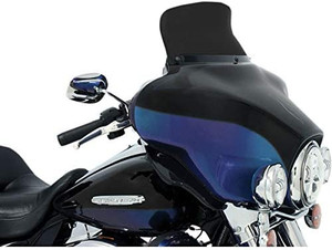 lot 9085 image: MEMPHIS SHADES HD MEP84410 Dark Smoke 6.5 Spoiler-Style Windshield for the Harley-Davidson FLH Batwing Fairing