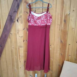 lot 9935 image: RED PARTY DRESS SIZE 4XL