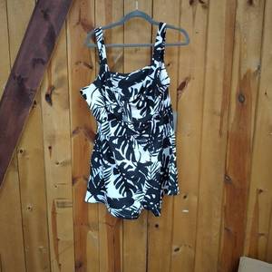 lot 9936 image: ROMPER SIZE XL