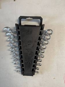 lot 927 image: Wrench Set, varying sizes. 10 pc. Old New Stock