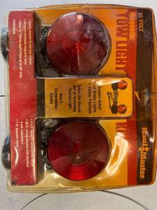 lot 936 image: 12v Magnetic Tow Light Kit. Old New Stock