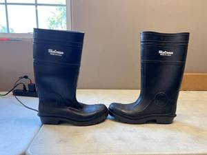 lot 974 image: Lacrosse Black Rubber Work Boots Mens Size 10, Made In Usa