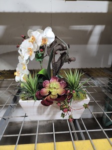 lot 811 image: Artifical Plant Decoration