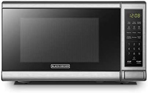 lot 936 image: BLACKDECKER EM720CB7 Digital Microwave Oven with Turntable Push-Button Door 0.7 Cu ft