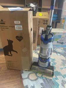 lot 3665 image: Bissell Multiclean Allergen Pet Vac